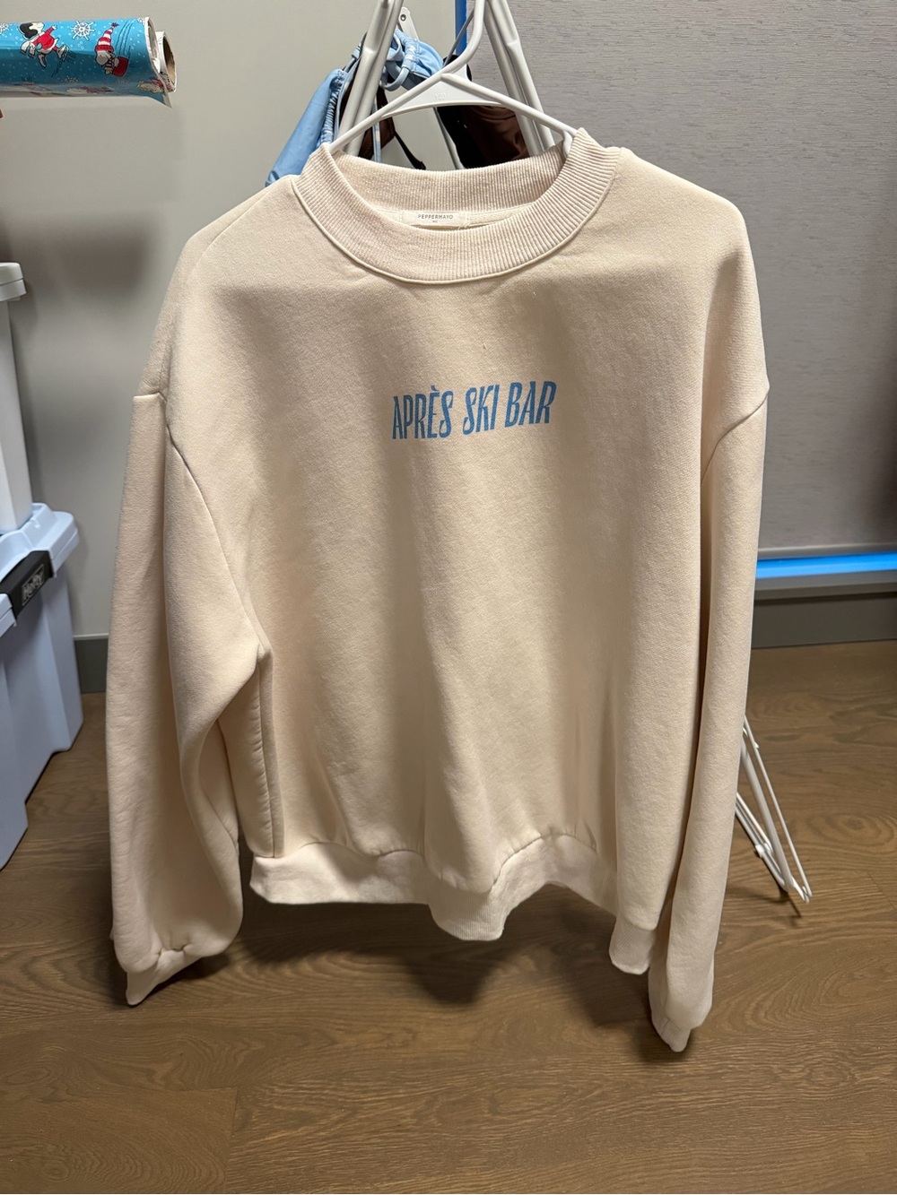 Peppermayo Cream Crewneck Sweatshirt with Light Blue 'Aprés Ski Bar' Print